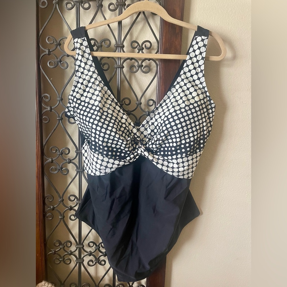 Ulla Popken Swimsuit Womens 24 Black & White Twist Front One Piece